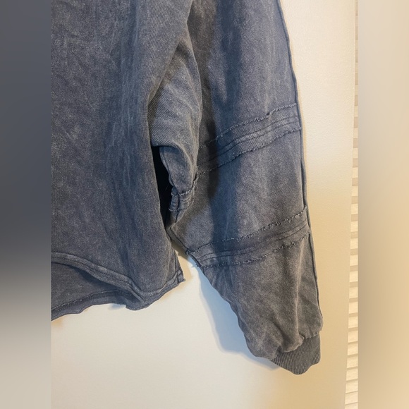 Oil & Hali Women's Gray Casual Top - Picture 2 of 6